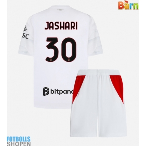 Billiga AC Milan Ardon Jashari #30 Bortatröja Barn 2026-27 Kortärmad (+ Korta byxor)
